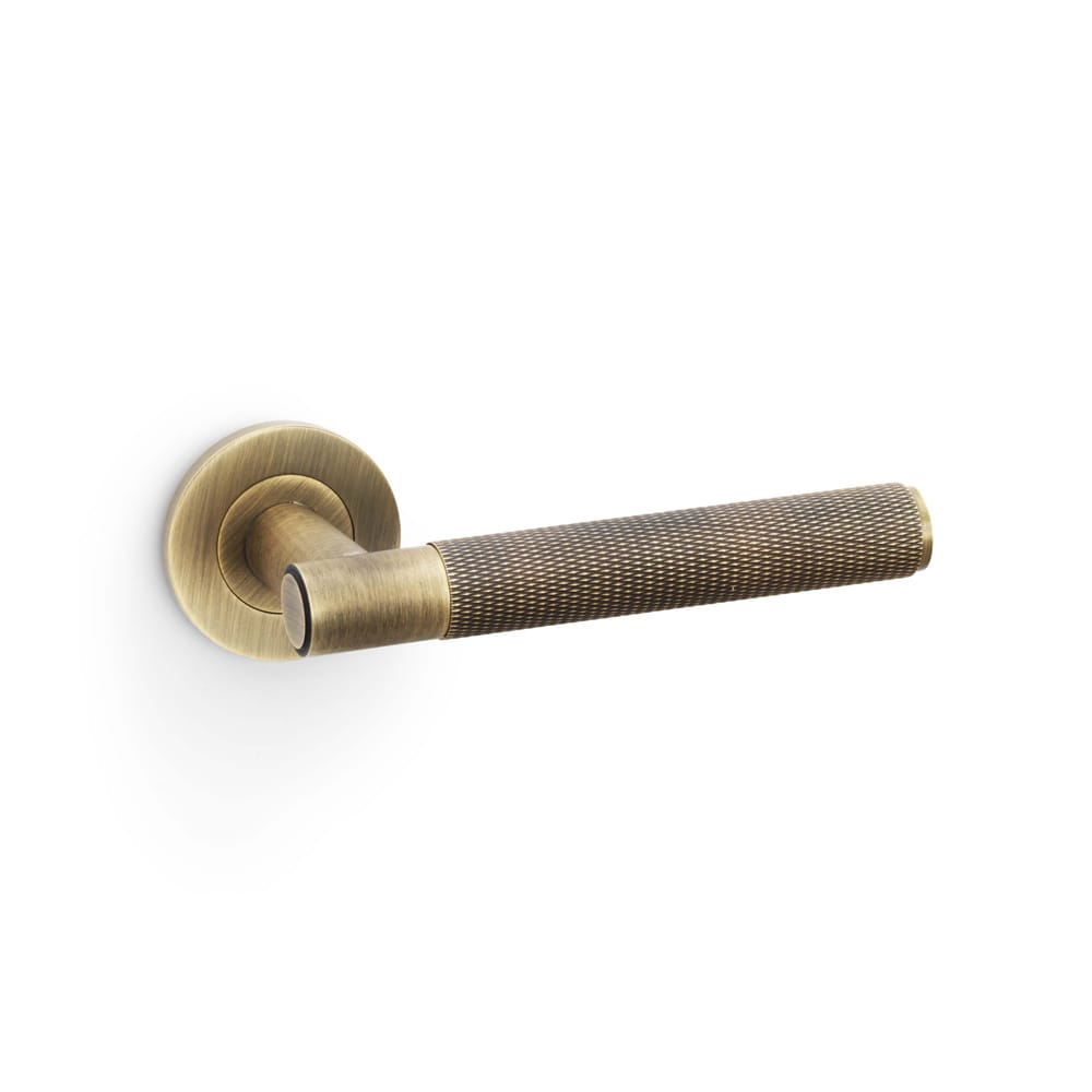 aw220ab.jpg Alexander & Wilks Spitfire Knurled Lever on Round Rose - Antique Brass - Image 1