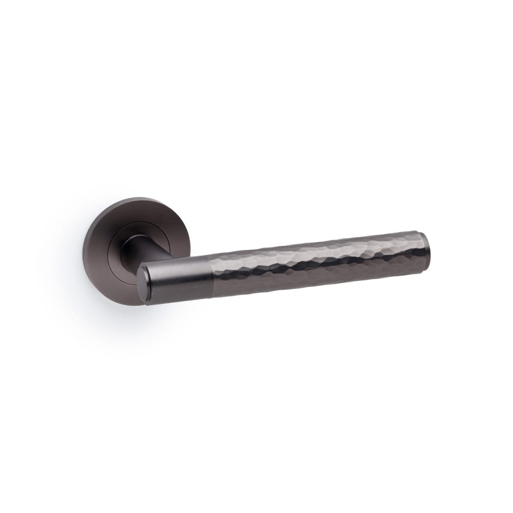 aw223dbz.jpg Alexander & Wilks Spitfire Hammered Lever on Round Rose - Dark Bronze - Image 1