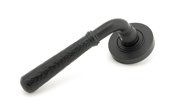 Matt Black Hammered Newbury Lever on Rose Set (Plain) | 45651