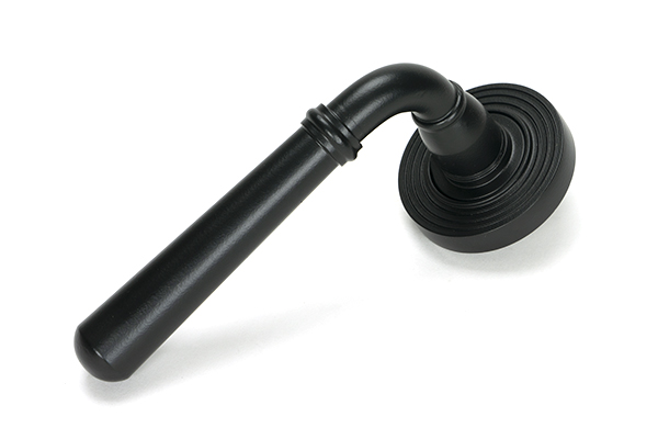 Matt Black Newbury Lever on Rose Set (Beehive) - Unsprung | 51328