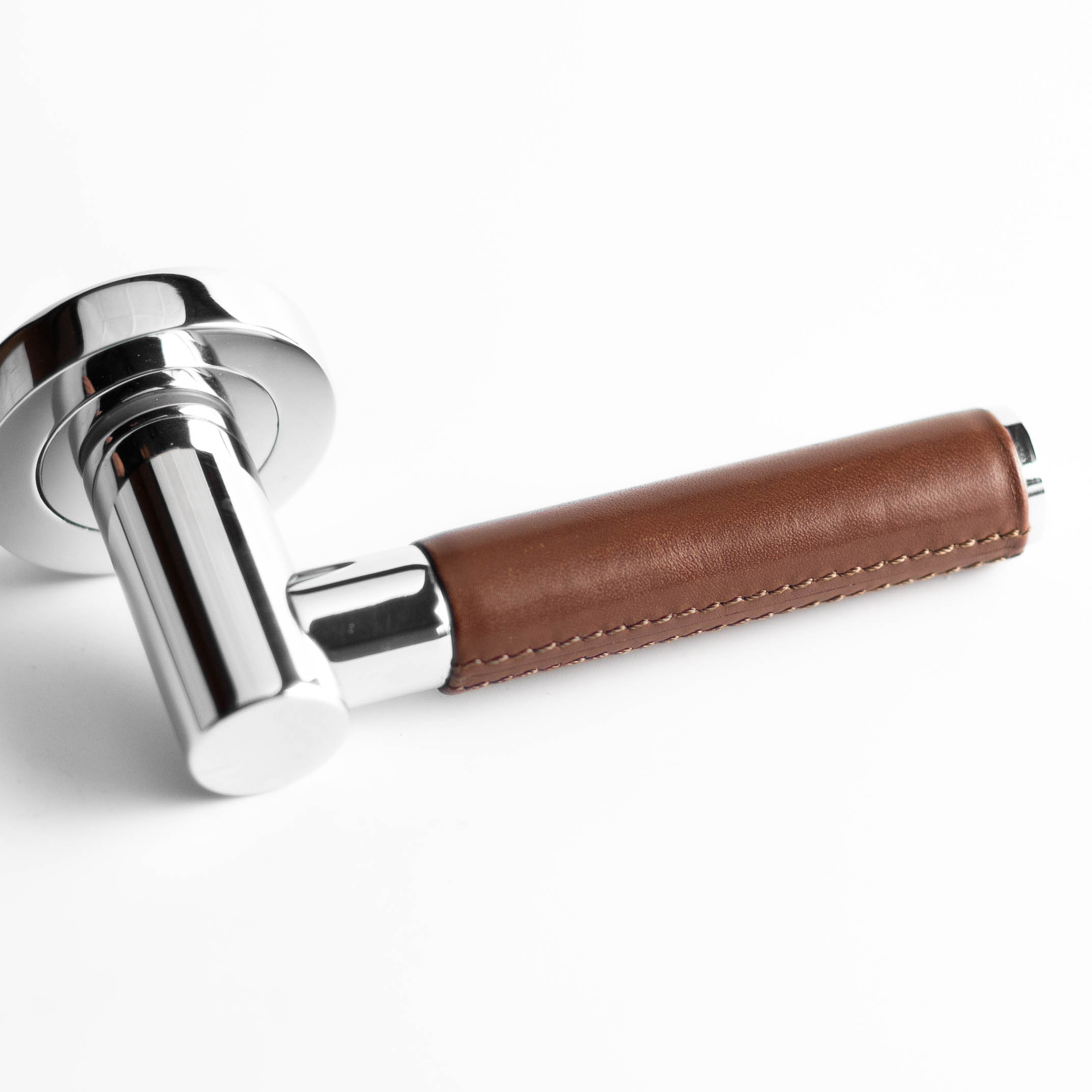 jv4006pc.jpg Frelan Ascot Door Handle on Rose Brown Leather/Polished Chrome - Image 1