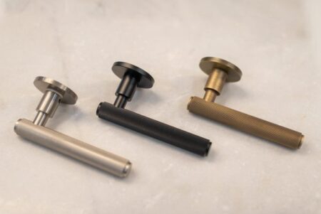 Satin Brass Millhouse Brass Stephenson Knurled Lever Door Handle on 5mm Slimline Round Rose - (MHSR250SB) - Image 2