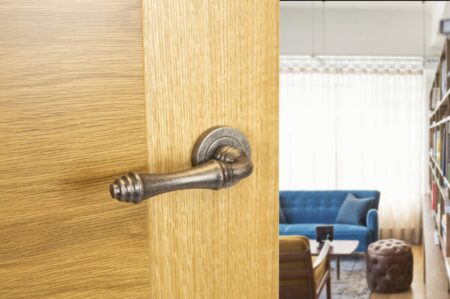 Distressed Silver Old English Durham Lever Door Handle on Round Rose - (OE127DS) - Image 2