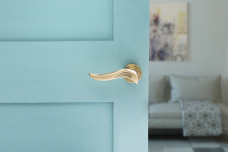 Matt Antique Brass Old English Oxford Lever Door Handle on Round Rose - (OE144MAB) - Image 2