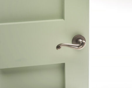 Matt Gun Metal Old English Colchester Lever Door Handle on Round Rose - (OE177MBN) - Image 2