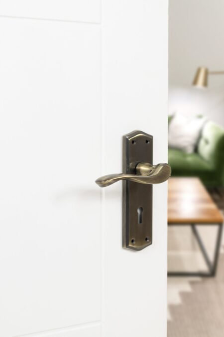 Antique Brass Old English Warwick Key Lever Door Handle on Backplate - (OE178KAB) - Image 2