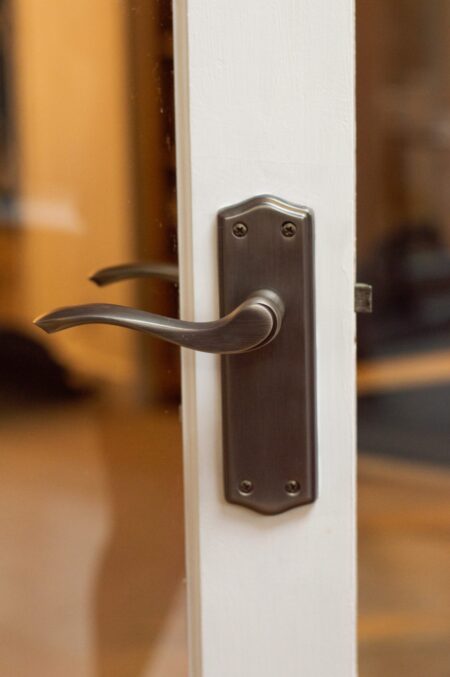 Matt Gun Metal Old English Warwick Latch Lever Door Handle on Backplate - (OE178LMBN) - Image 2