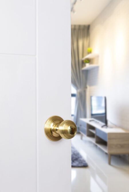 Atlantic Polished Brass Old English Ripon Solid Brass Reeded Beehive Mortice Door Knob on Concealed Fix Rose - (OE50RMKPB) - Image 2