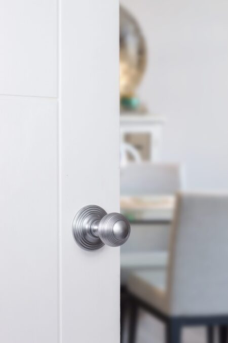 Atlantic Satin Chrome Old English Ripon Solid Brass Reeded Beehive Mortice Door Knob on Concealed Fix Rose - (OE50RMKSC) - Image 2