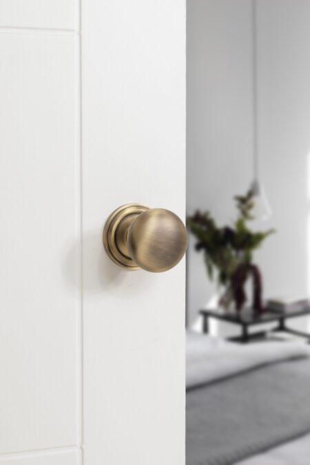 Atlantic Matt Antique Brass Old English Harrogate Solid Brass Mushroom Mortice Knob on Concealed Fix Rose - (OE58MMKMAB) - Image 3