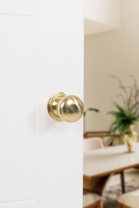 Atlantic Polished Brass Old English Harrogate Solid Brass Mushroom Mortice Knob on Concealed Fix Rose - (OE58MMKPB) - Image 3
