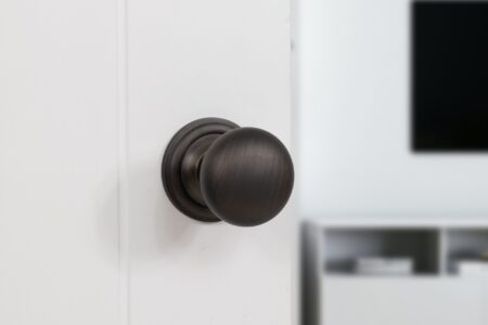 Atlantic Urban Bronze Old English Harrogate Solid Brass Mushroom Mortice Knob on Concealed Fix Rose - (OE58MMKUB) - Image 3