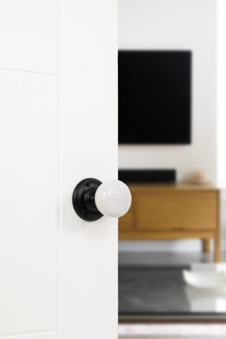 Atlantic Matt Black Old English Skipton Porcelain White Crackle Door Knob on Face Fix Rose - (OE59CMKWHMB) - Image 3