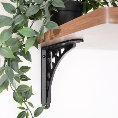 Spira Brass Victorian Gothic Shelf Bracket Black (Sold in Pairs) - Image 3