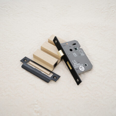 2.5" CE 3 Lever Bathroom Lock FD60 - Matt Black - Image 4