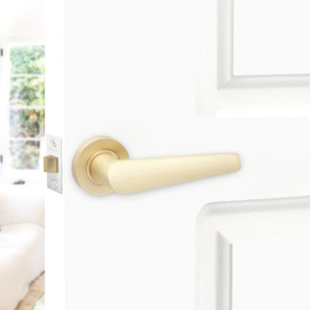 Satin Brass Aero Lever on Rose Door Handle Set - Image 3