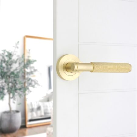 Satin Brass Connaught Lever on Rose Door Handle Set - Image 3