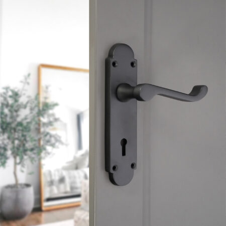 Spira Brass Matt Black Oakley Lock Lever Handle Door Handle Set - Image 3