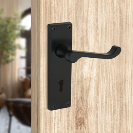 Spira Brass Matt Black Victorian Scroll Lock Lever Handle 150mm Door Handle Set - Image 3