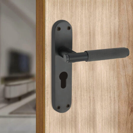 Spira Brass Matt Black Connaught Knurled Lever on Backplate Euro Door Handle Set - Image 3