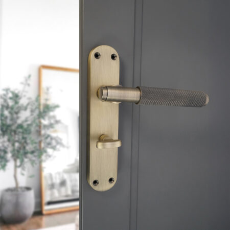 Spira Brass Brass Connaught Knurled Lever on Backplate Privacy Matt Antique Door Handle Set - Image 3