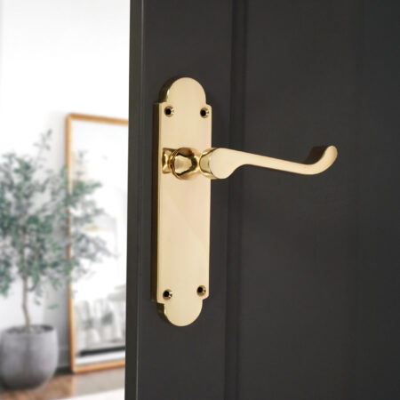 Oakley Lever on Backplate Latch Polished Brass - Image 2