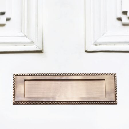 Spira Brass Georgian Letter Plate 250mm Antique Brass - Image 3