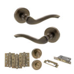 Atlantic Old English Warwick Door Handle Pack (Bathroom Set - 2.5" CE Bathroom Lock, 4" Fire Rated Hinges x3) - Antique Brass