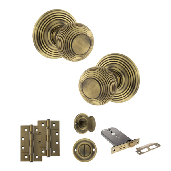 Old English Ripon Door Knob Pack (Lock Set - Horizontal Bathlock, 4" Slim Knuckle Hinges x2) - Matt Antique Brass
