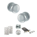 Atlantic Old English Harrogate Door Knob Pack (Lock Set - Horizontal Bathlock, 4" Slim Knuckle Hinges x2) - Satin Chrome