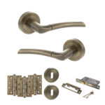 STATUS Indiana Door Handle Pack (3 Lever Lock Set - 2.5" CE Sashlock, 4" Fire Rated Hinges x3) - Antique Brass