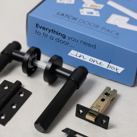 Senza Pari Darrio Door Handle Pack (Bathroom Set - 3" CE Bathroom Lock, 3" Fire Rated Hinges x3) - Urban Dark Bronze - Image 2