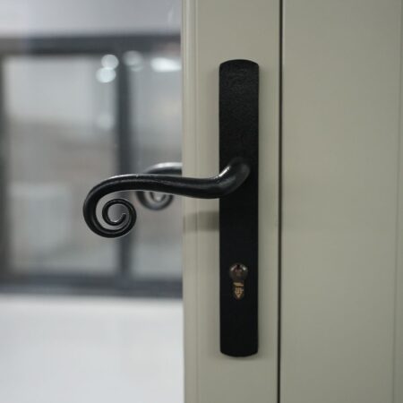 DuraTique CO7300C Right Hand Curly Tail 92mm MPL Door Handle 35 x 268 x 13mm Stainless Steel Textured Matt Black - Image 4