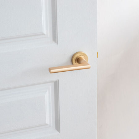 Jet Door Handle in Satin Brass - Image 2