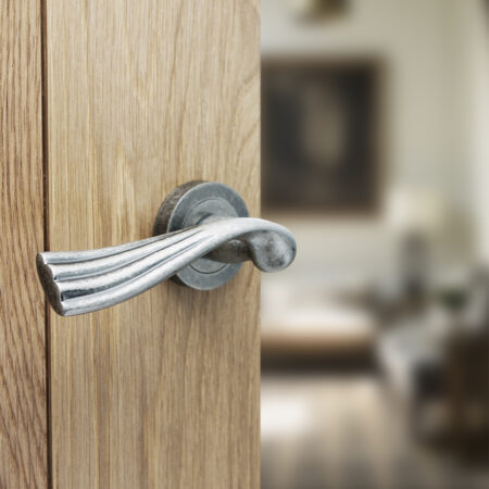 Old English Richmond Door Handle Pack (Latch Set - 2.5" CE Latch, 3" Fire Rated Hinges x3) - Distressed Silver - Image 6