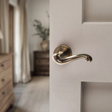 Atlantic Old English Colchester Door Handle Pack (Bathroom Set - 3" CE Bathroom Lock, 3" Fire Rated Hinges x3) - Antique Brass - Image 6