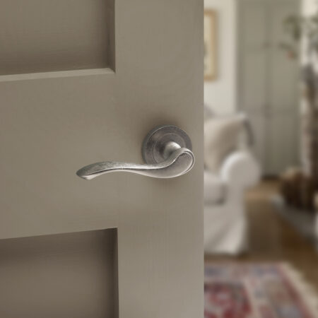Atlantic Old English Warwick Door Handle Pack (Latch Set - 2.5" CE Latch, 4" Fire Rated Hinges x3) - Distressed Silver - Image 6