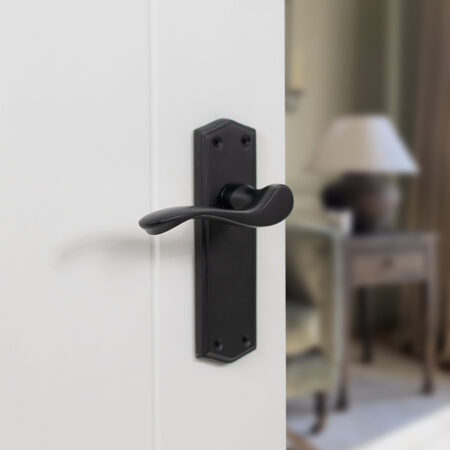 Old English Warwick Door Handle Pack (3 Lever Lock Set - 3" CE Sashlock, 4" Fire Rated Hinges x3) - Matt Black - Image 6