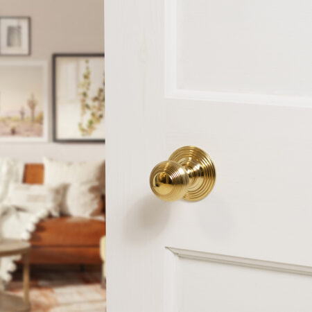 Old English Ripon Door Knob Pack (Lock Set - Horizontal Bathlock, 4" Slim Knuckle Hinges x2) - Raw Brass - Image 6