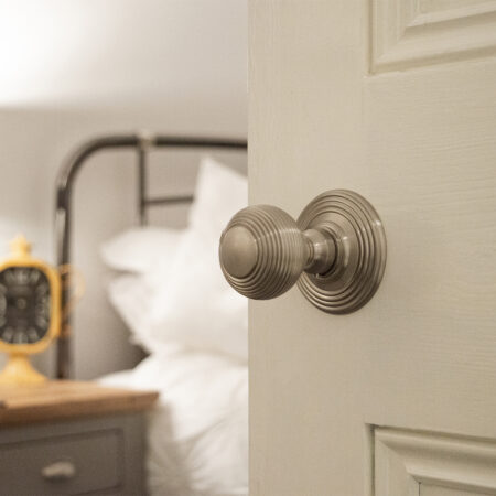 Old English Ripon Door Knob Pack (Lock Set - Horizontal Sashlock, 3" Fire Rated Hinges x3) - Satin Nickel - Image 6