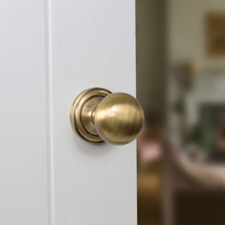 Atlantic Old English Harrogate Door Knob Pack (Lock Set - Horizontal Bathlock, 3" Fire Rated Hinges x3) - Antique Brass - Image 6