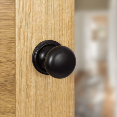 Atlantic Old English Harrogate Door Knob Pack (Lock Set - Horizontal Bathlock, 4" Fire Rated Hinges x3) - Matt Black - Image 6