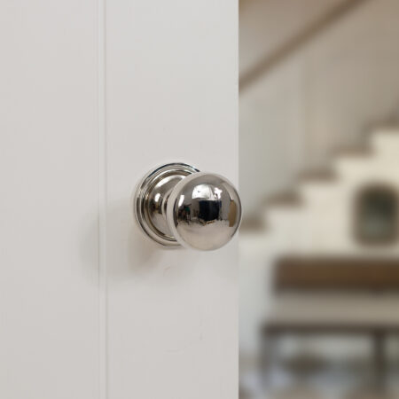 Atlantic Old English Harrogate Door Knob Pack (Lock Set - Horizontal Bathlock, 4" Fire Rated Hinges x3) - Polished Nickel - Image 6
