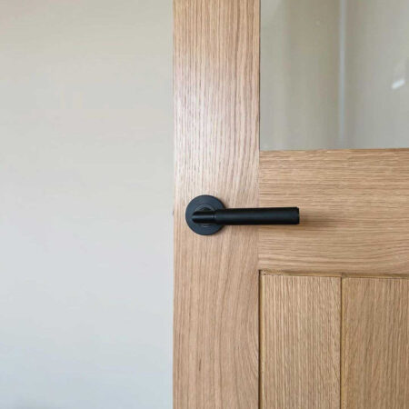 Nero Mitred Knurled Black Door Handle - Image 3
