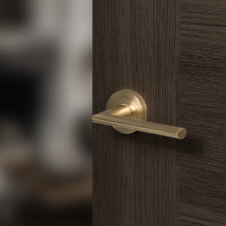 STATUS Alabama Door Handle Pack (Latch Set - 2.5" CE Latch, 4" Slim Knuckle Hinges x2) - Satin Brass - Image 6