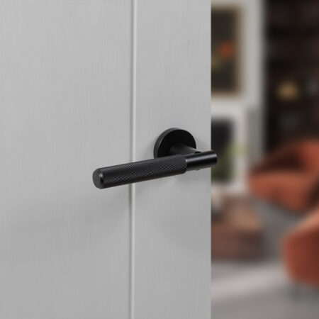 Senza Pari Rosarno Door Handle Pack (Latch Set - 2.5" CE Latch, 4" Fire Rated Hinges x3) - Matt Black - Image 6