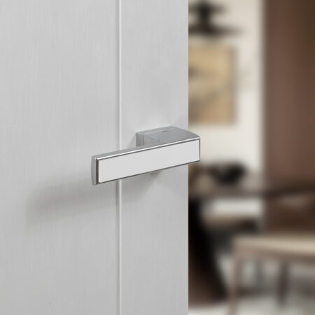 Atlantic Tupai Rapido VersaLine Tobar Lever Door Handle on Long Rose - White Decorative Plate - Satin Chrome - Image 3